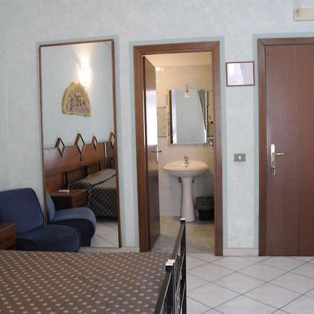 Hotel Farini Rome Ruang foto