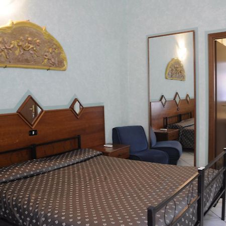 Hotel Farini Rome Ruang foto