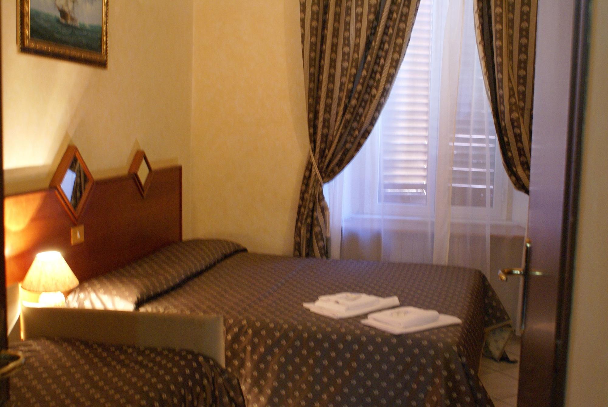 Hotel Farini Rome Bagian luar foto