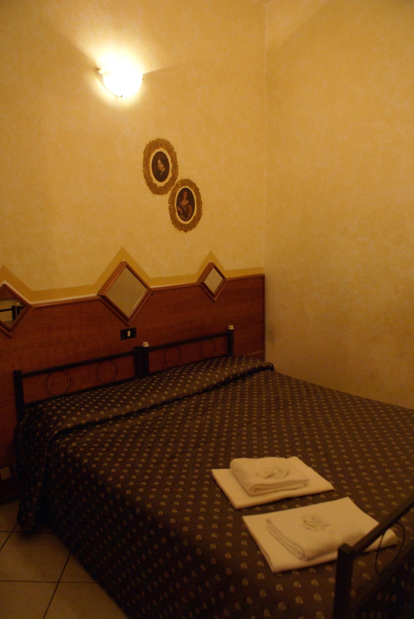 Hotel Farini Rome Bagian luar foto