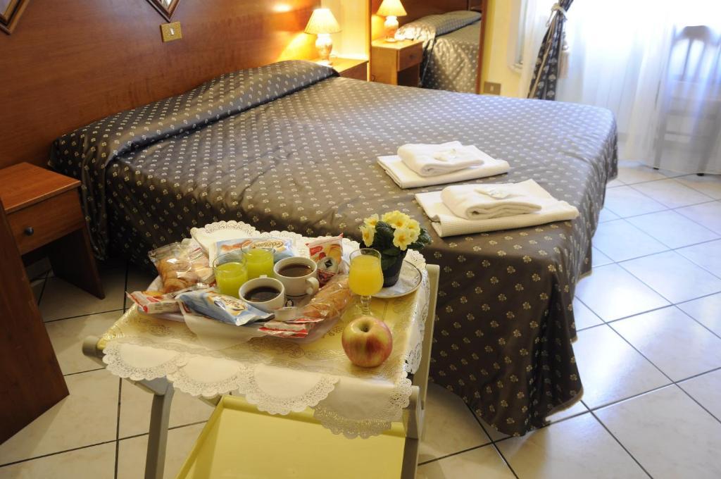 Hotel Farini Rome Bagian luar foto