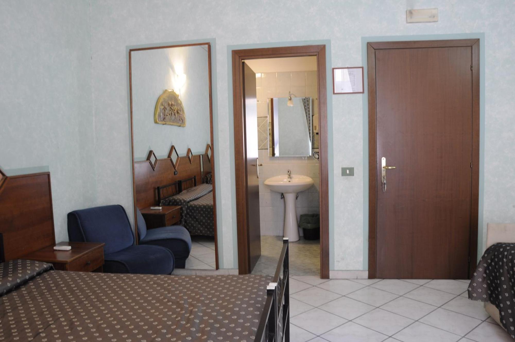 Hotel Farini Rome Ruang foto