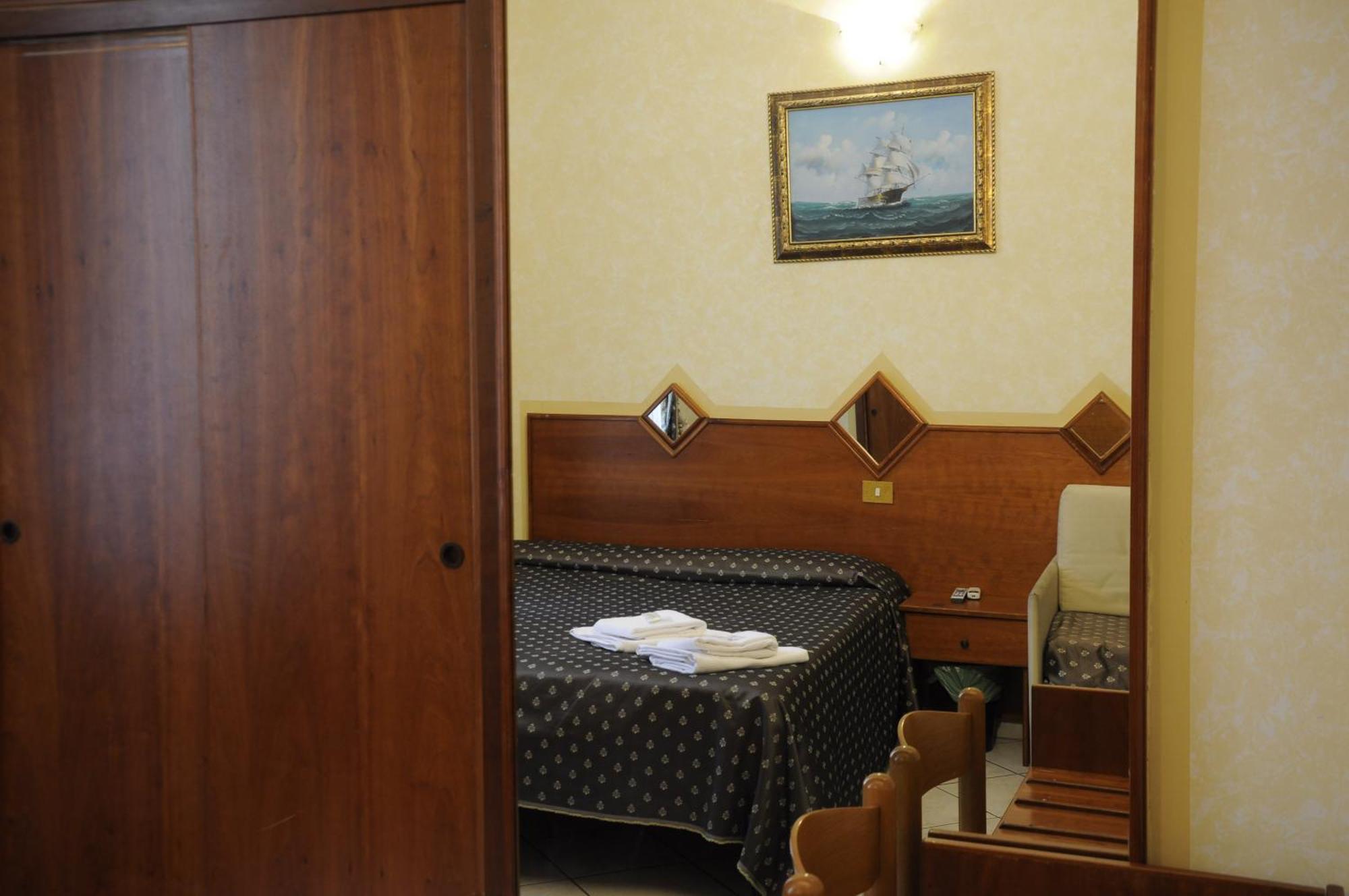 Hotel Farini Rome Ruang foto