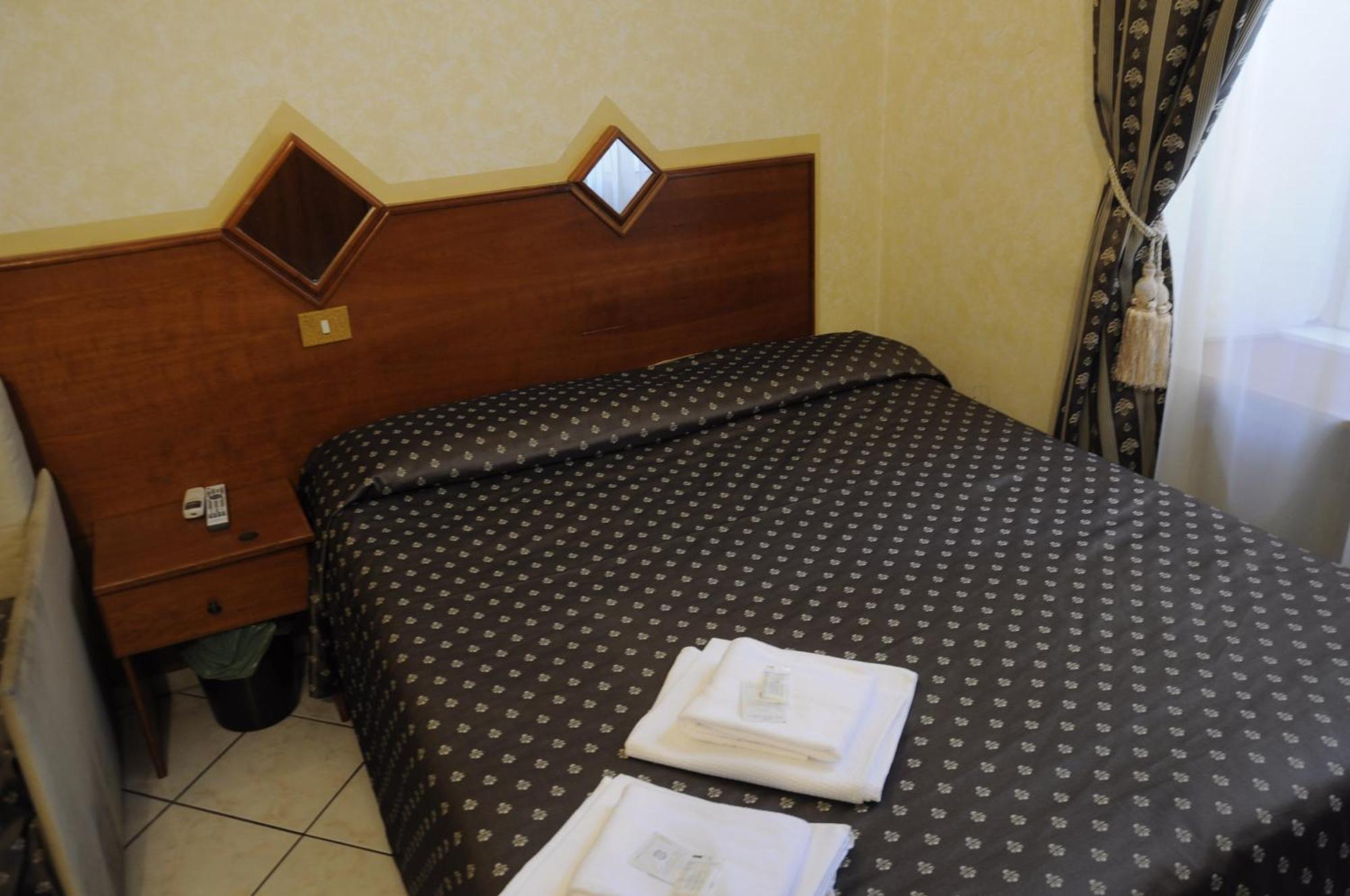 Hotel Farini Rome Ruang foto