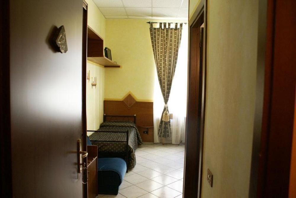 Hotel Farini Rome Bagian luar foto