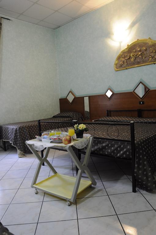 Hotel Farini Rome Bagian luar foto