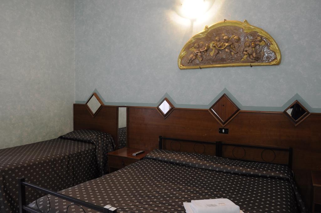 Hotel Farini Rome Bagian luar foto